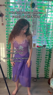 Chappell Roan feet photo thumbnail