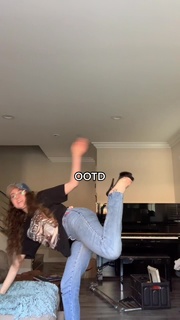 Chappell Roan feet photo thumbnail