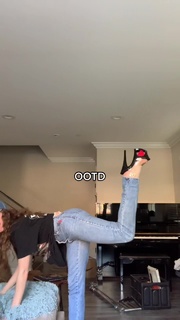 Chappell Roan feet photo thumbnail