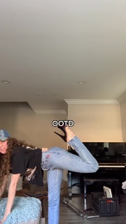 Chappell Roan feet photo thumbnail