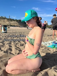 Chappell Roan feet photo thumbnail