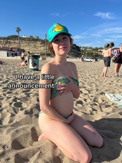 Chappell Roan feet photo thumbnail