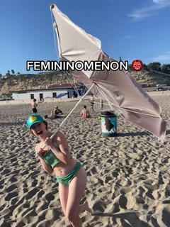 Chappell Roan feet photo thumbnail