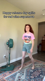 Chappell Roan feet photo thumbnail