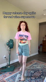 Chappell Roan feet photo thumbnail