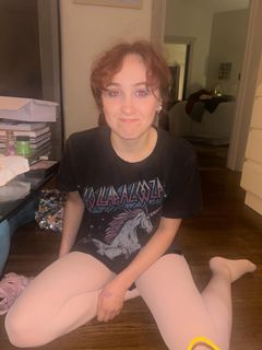 Chappell Roan feet photo thumbnail