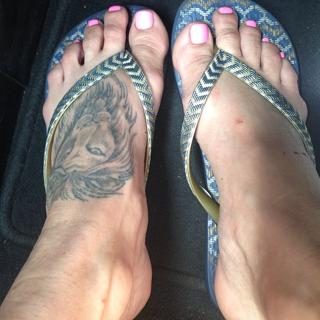 Charisma Carpenter feet photo thumbnail