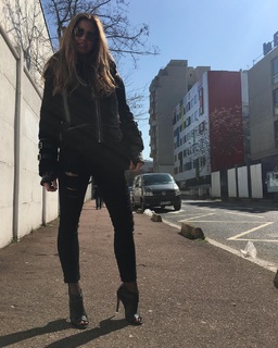 Charisma Carpenter feet photo thumbnail