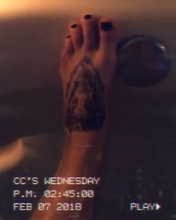 Charisma Carpenter feet photo thumbnail