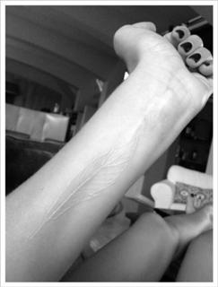 Charissa Thompson feet photo thumbnail