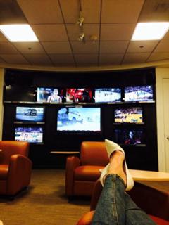 Charissa Thompson feet photo thumbnail