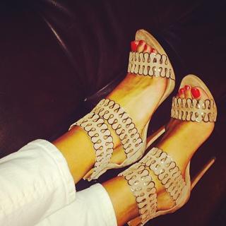 Charissa Thompson feet photo thumbnail