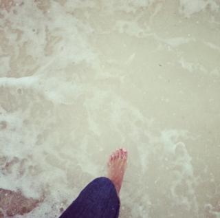 Charissa Thompson feet photo thumbnail