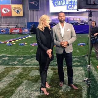 Charissa Thompson feet photo thumbnail