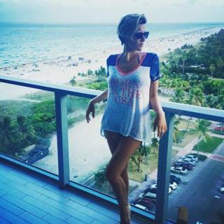 Charissa Thompson feet photo thumbnail