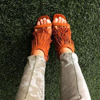 Charissa Thompson feet photo thumbnail
