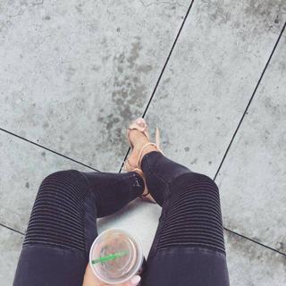 Charissa Thompson feet photo thumbnail