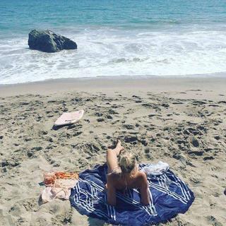 Charissa Thompson feet photo thumbnail