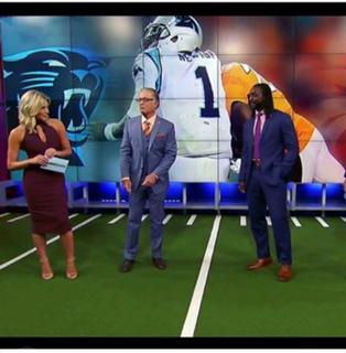 Charissa Thompson feet photo thumbnail