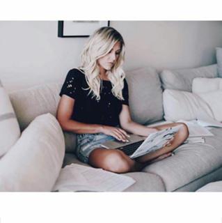 Charissa Thompson feet photo thumbnail