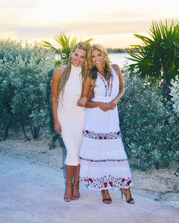 Charissa Thompson feet photo thumbnail