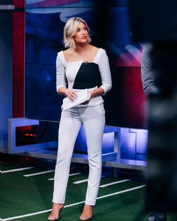 Charissa Thompson feet photo thumbnail
