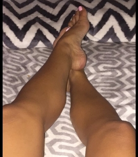 Charissa Thompson feet photo thumbnail