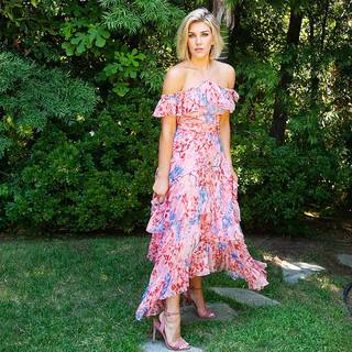 Charissa Thompson feet photo thumbnail