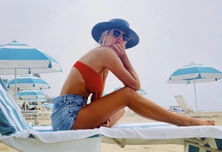 Charissa Thompson feet photo thumbnail