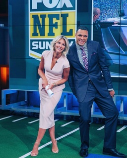 Charissa Thompson feet photo thumbnail