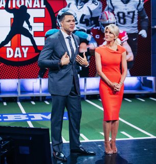 Charissa Thompson feet photo thumbnail