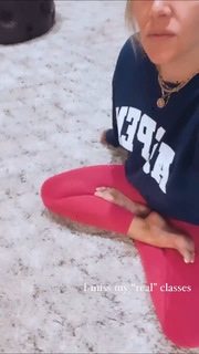 Charissa Thompson feet photo thumbnail