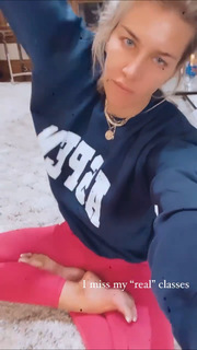 Charissa Thompson feet photo thumbnail