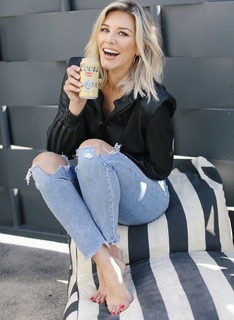 Charissa Thompson feet photo thumbnail