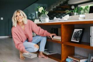 Charissa Thompson feet photo thumbnail
