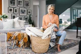 Charissa Thompson feet photo thumbnail