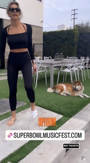 Charissa Thompson feet photo thumbnail