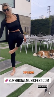 Charissa Thompson feet photo thumbnail