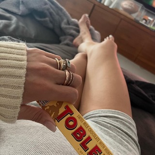 Charissa Thompson feet photo thumbnail