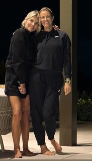 Charissa Thompson feet photo thumbnail
