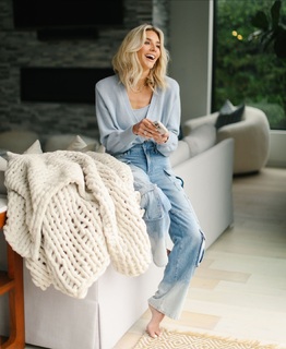 Charissa Thompson feet photo thumbnail