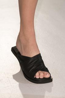 Charlee Fraser feet photo 4