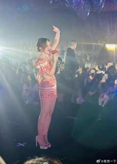 Charlene Choi feet photo 1