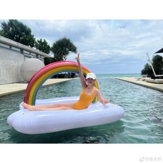 Charlene Choi feet photo 10