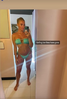 Charley Hull feet photo 1