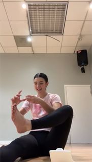 Charli D'Amelio feet photo thumbnail