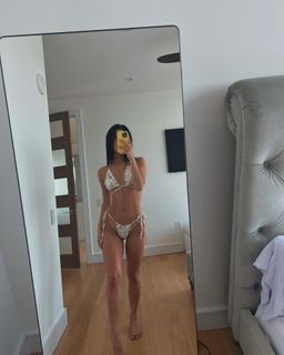 Charli D'Amelio feet photo thumbnail