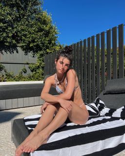 Charli D'Amelio feet photo thumbnail