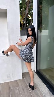 Charli D'Amelio feet photo thumbnail
