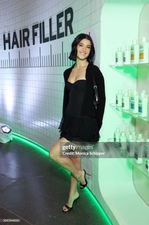 Charli D'Amelio feet photo thumbnail